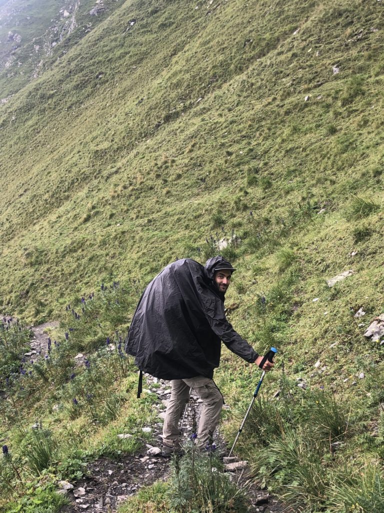 Via Alpina : Traverser la Suisse à pied : Notre fameuse cape de pluie